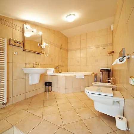 Royal Ricc 4*